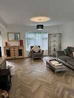 Impeccable 4-bed House in Bournemouth