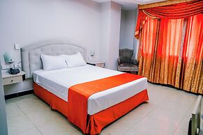 BRITNEY HOTEL MACHALA
