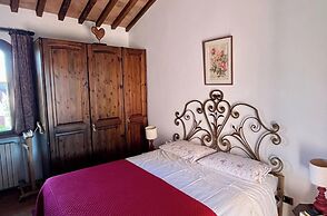 Tuscan Villa 5mins From Beach, Sleeps 8, ev Point