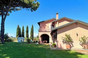 Tuscan Villa 5mins From Beach, Sleeps 8, ev Point
