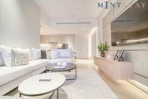 Exclusive 2BR Apt With Superb Balcony Marina Views