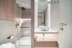 Exclusive 2BR Apt With Superb Balcony Marina Views