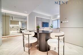 Exclusive 2BR Apt With Superb Balcony Marina Views