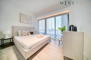 Exclusive 2BR Apt With Superb Balcony Marina Views