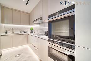 Exclusive 2BR Apt With Superb Balcony Marina Views