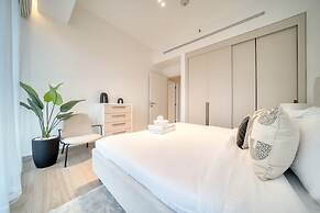 Exclusive 2BR Apt With Superb Balcony Marina Views