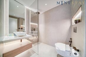 Exclusive 2BR Apt With Superb Balcony Marina Views