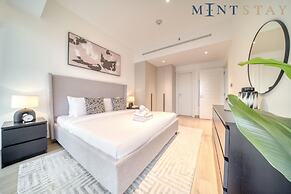 Exclusive 2BR Apt With Superb Balcony Marina Views