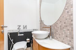 Vacay Lettings - Iris Blue