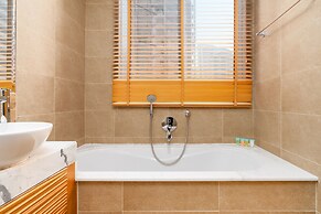 Vacay Lettings - Iris Blue