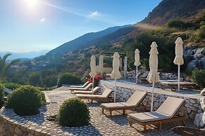 Villa - Sleeps 10 - Pool - Garden - Parking