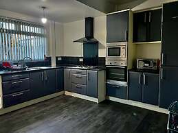 Charming 2-bedroom Home With Modern Amenities