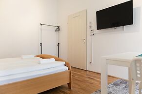 Central 3BR shared Apt. Near Rennweg
