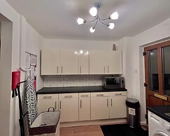 Comfy and Spacious 5-bed House in Cambridge