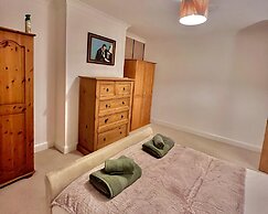 Comfy and Spacious 5-bed House in Cambridge