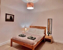 Comfy and Spacious 5-bed House in Cambridge