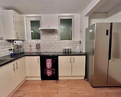 Comfy and Spacious 5-bed House in Cambridge