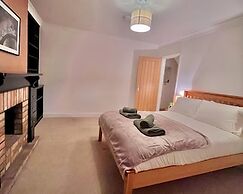 Comfy and Spacious 5-bed House in Cambridge