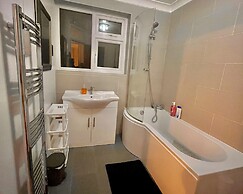 Comfy and Spacious 5-bed House in Cambridge