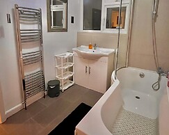 Comfy and Spacious 5-bed House in Cambridge