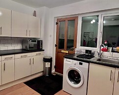 Comfy and Spacious 5-bed House in Cambridge