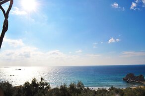 Studio Apartments With sea View and Pool - Pelekas Beach Corfu
