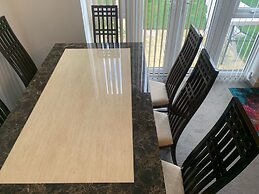 Pristine 3-bed House in Grays