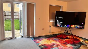 Pristine 3-bed House in Grays