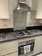 Pristine 3-bed House in Grays