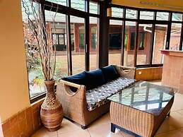 Happy Rhino Lodge