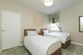 Captivating 2-bed House in Chesterfield