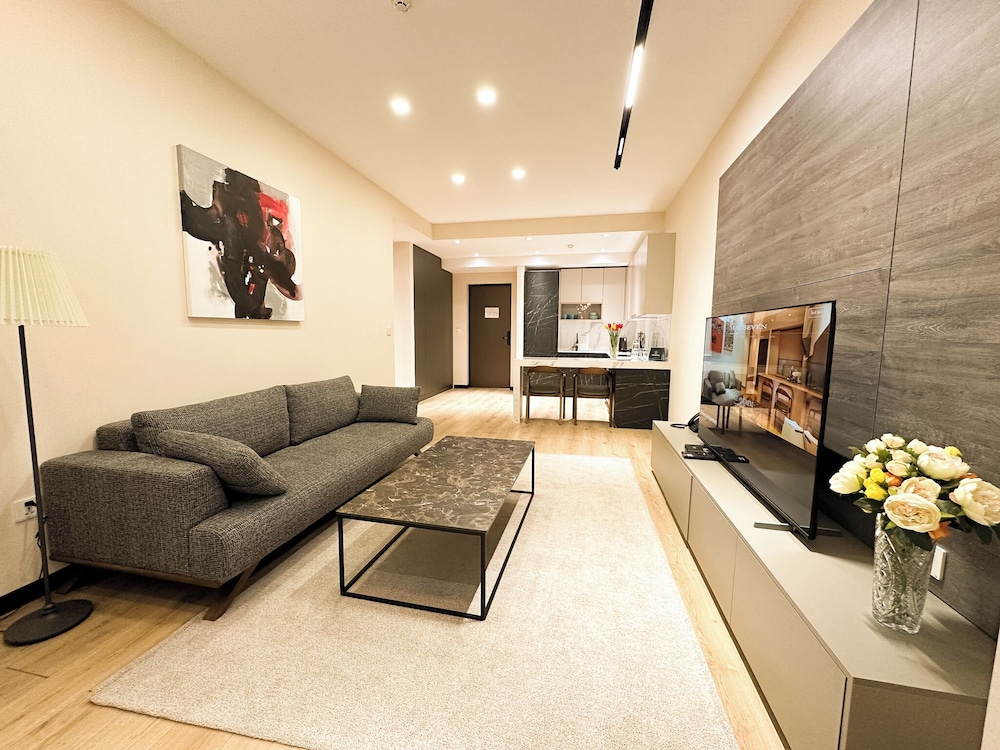 May Seven Hotel and Suites