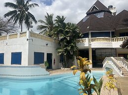KIVULI VILLAS