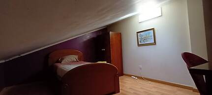 Room-single Room 3 At Albarraque, Sintra