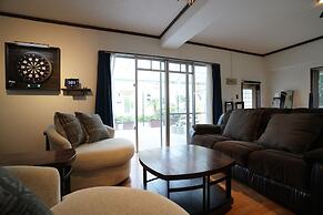 CINEMA RESORTS 4