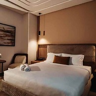 City Hotel by Waves