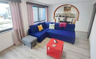 Modern 2BR Ground-floor Flat BBQ Patio Parking
