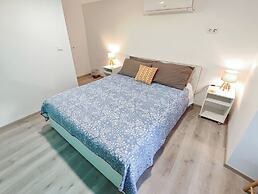 Modern 2BR Ground-floor Flat BBQ Patio Parking