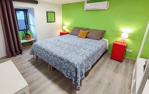 Modern 2BR Ground-floor Flat BBQ Patio Parking