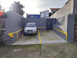 Modern 2BR Ground-floor Flat BBQ Patio Parking