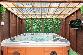 Captivating 2-bed House in Hamilton With Jacuzzi