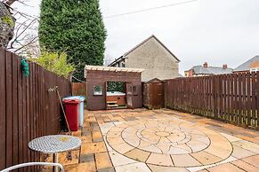 Captivating 2-bed House in Hamilton With Jacuzzi