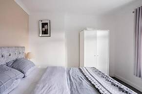 Captivating 2-bed House in Hamilton With Jacuzzi