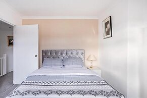 Captivating 2-bed House in Hamilton With Jacuzzi