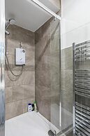 Captivating 2-bed House in Hamilton With Jacuzzi