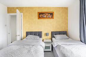 Captivating 2-bed House in Hamilton With Jacuzzi