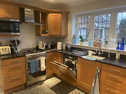 Remarkable 3-bed House in Netley Abbey Southampton