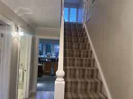 Remarkable 3-bed House in Netley Abbey Southampton