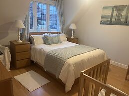 Remarkable 3-bed House in Netley Abbey Southampton
