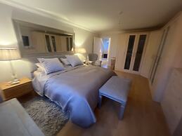 Remarkable 3-bed House in Netley Abbey Southampton